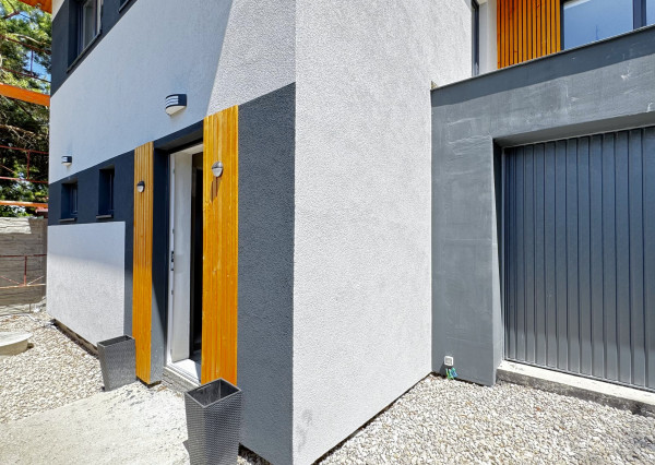 PREDAJ dvojpodlažnej rekreačnej chaty pri Šulianskom jazere