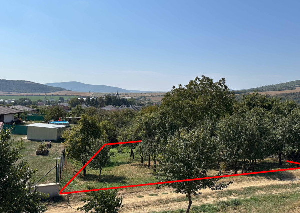 NA PREDAJ pozemok s výhľadmi a potenciálom, Bošáca (1241 m²)