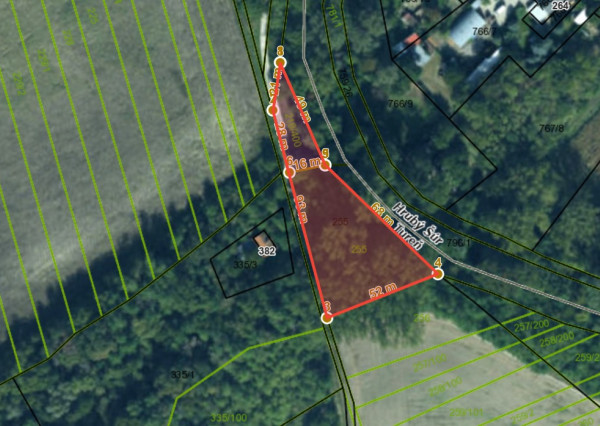 Pozemok pri potoku s atmosférou prírody – Tureň