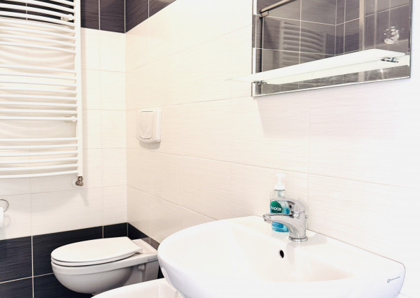 NA PREDAJ  svetlý  2-izbový podkrovný byt v centre Skalice – Potočná ulica.