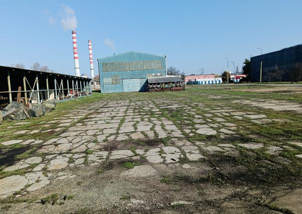 Spevnené plochy do 10 000 m2 - možnosť rozdeliť