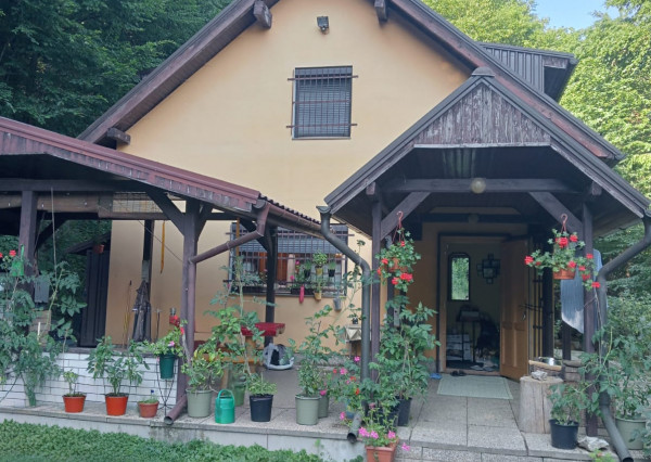 Na predaj celoročne obývateľná chata - Ružín