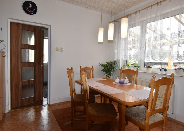 Rodinný dom s veľkou záhradou a potenciálom v obci Sološnica