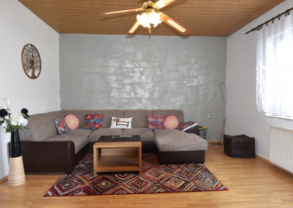 Rodinný dom s veľkou záhradou a potenciálom v obci Sološnica