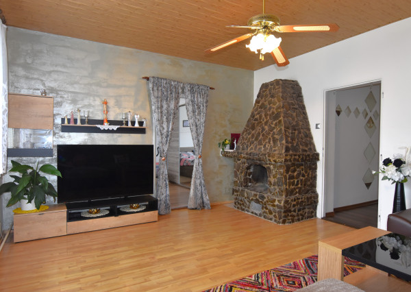 Rodinný dom s veľkou záhradou a potenciálom v obci Sološnica