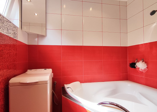 Rodinný dom s veľkou záhradou a potenciálom v obci Sološnica