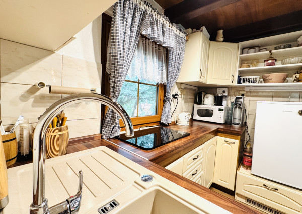 Na predaj rekreačná chata v srdci Skalických hôr .