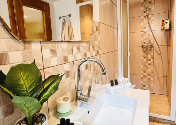 Na predaj rekreačná chata v srdci Skalických hôr .