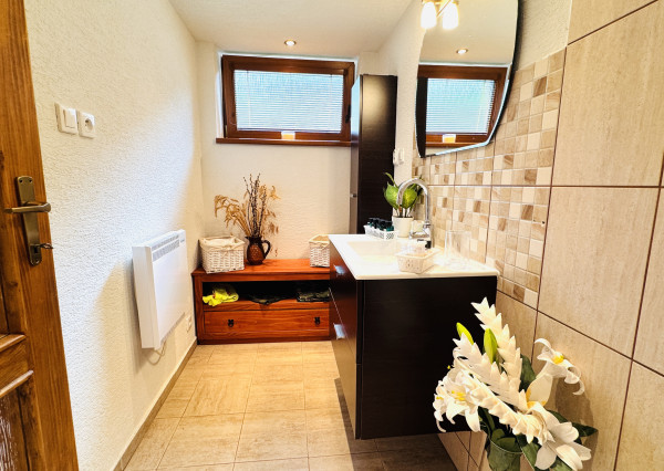 Na predaj rekreačná chata v srdci Skalických hôr .