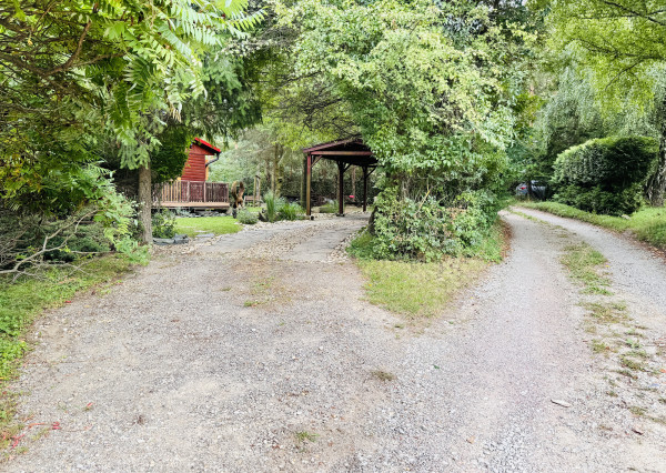 Na predaj rekreačná chata v srdci Skalických hôr .