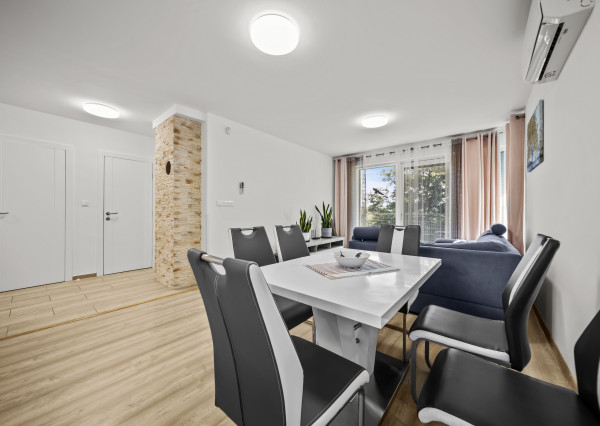 Prenájom priestranného 5-izbového rodinného domu pri lese v Dúbravke