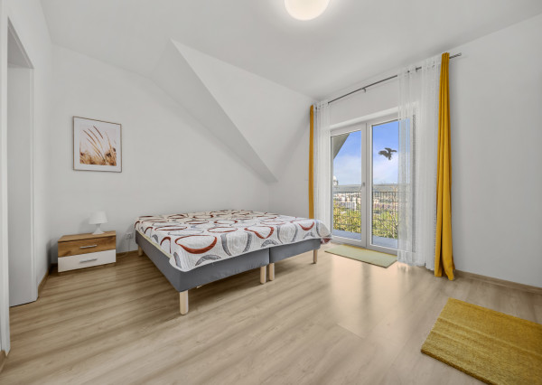 Prenájom priestranného 5-izbového rodinného domu pri lese v Dúbravke