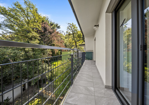 Prenájom priestranného 5-izbového rodinného domu pri lese v Dúbravke