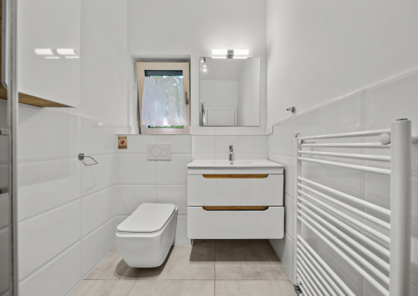 Prenájom priestranného 5-izbového rodinného domu pri lese v Dúbravke