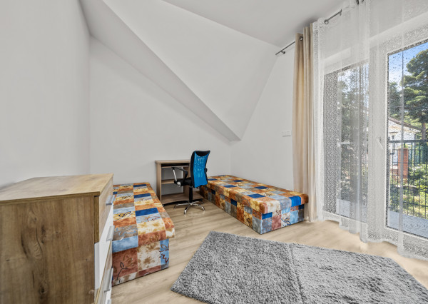 Prenájom priestranného 5-izbového rodinného domu pri lese v Dúbravke