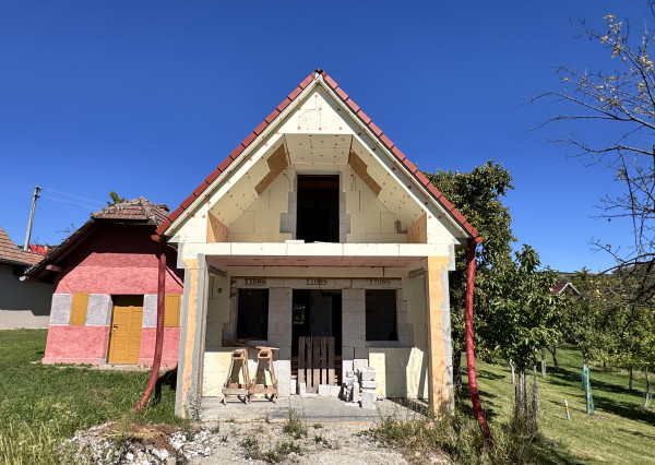 Na predaj rozostavaná poschodová vinohradnícka chatka v okrese Skalica – Radošovské vinohrady.