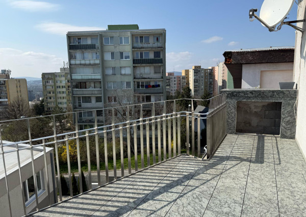 Predaj nadštandardne veľkého 3 izbového bytu s nádherným výhľadom na Bratislavu