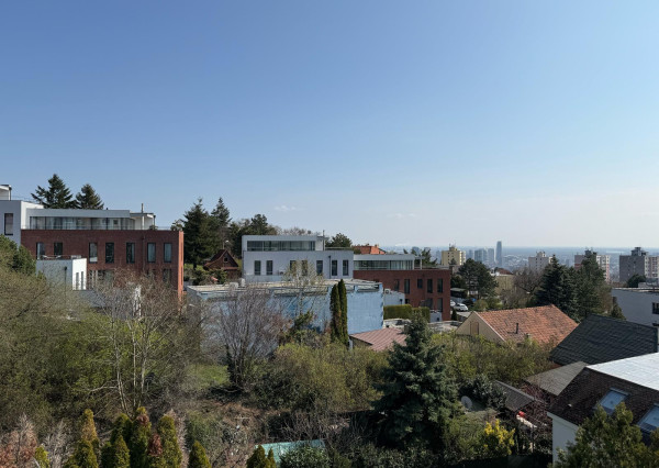 Predaj nadštandardne veľkého 3 izbového bytu s nádherným výhľadom na Bratislavu