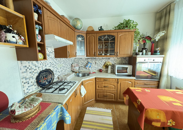 Na predaj priestranný 1 izbový byt na Bučinovej priamo na vrakuňskom korze, 41,35 +4,5 loggia m2