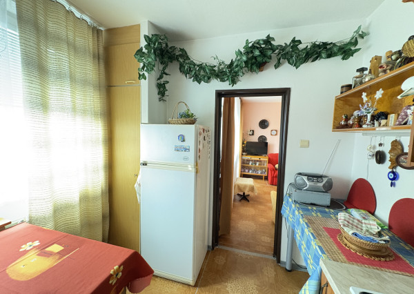 Na predaj priestranný 1 izbový byt na Bučinovej priamo na vrakuňskom korze, 41,35 +4,5 loggia m2