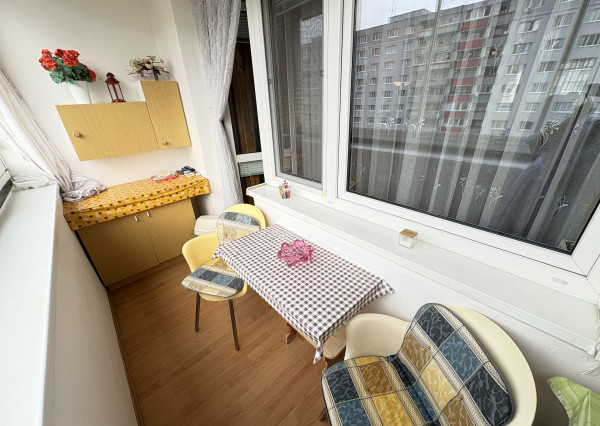 Na predaj priestranný 1 izbový byt na Bučinovej priamo na vrakuňskom korze, 41,35 +4,5 loggia m2