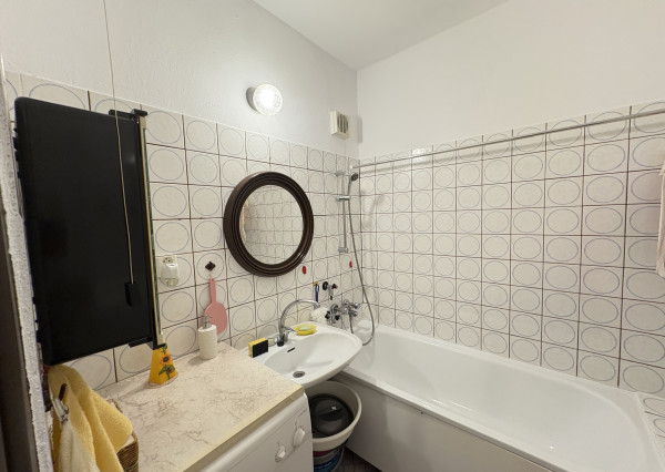 Na predaj priestranný 1 izbový byt na Bučinovej priamo na vrakuňskom korze, 41,35 +4,5 loggia m2