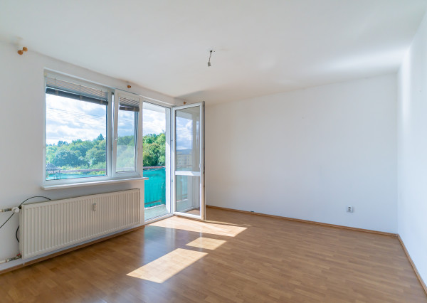 NA PREDAJ - 3-izbový byt s loggiou v Starej Turej