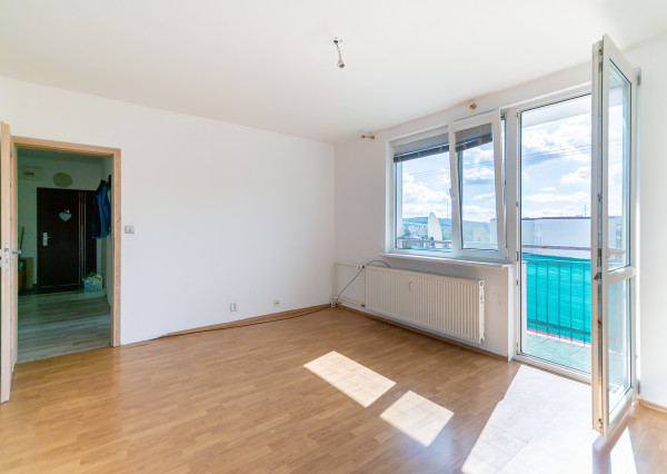 NA PREDAJ - 3-izbový byt s loggiou v Starej Turej