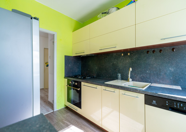 NA PREDAJ - 3-izbový byt s loggiou v Starej Turej