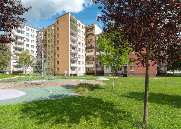 NA PREDAJ - 3-izbový byt s loggiou v Starej Turej