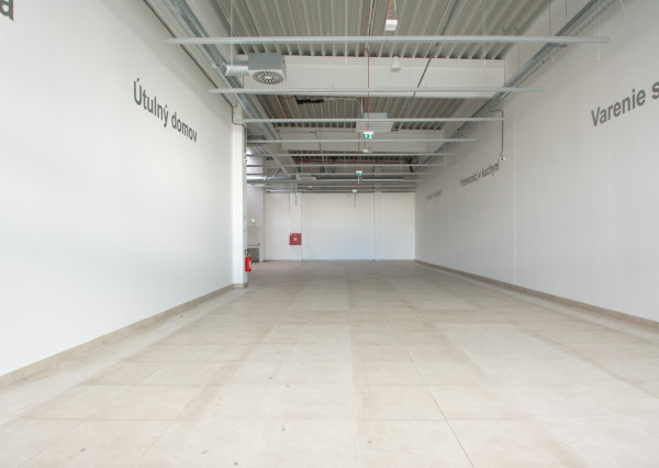 Spišská Nová Ves -obchodný priestor 300m2 NA PRENÁJOM+video