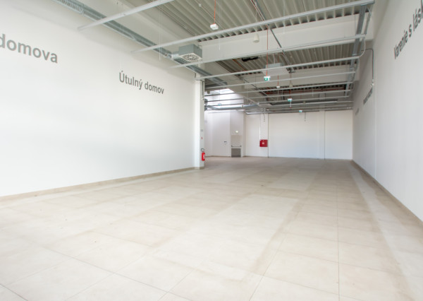 Spišská Nová Ves -obchodný priestor 300m2 NA PRENÁJOM+video