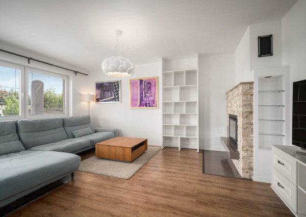 PREDAJ 4 izb rodinného domu s garážou, Tri Vody I., Malinovo