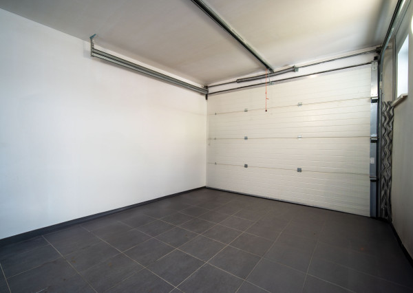 PREDAJ 4 izb rodinného domu s garážou, Tri Vody I., Malinovo