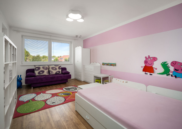 PREDAJ 4 izb rodinného domu s garážou, Tri Vody I., Malinovo