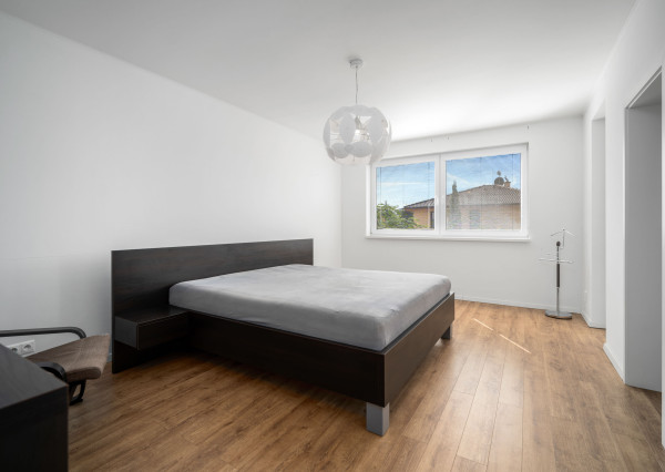 PREDAJ 4 izb rodinného domu s garážou, Tri Vody I., Malinovo