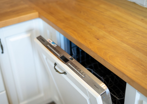 PREDAJ 4 izb rodinného domu s garážou, Tri Vody I., Malinovo