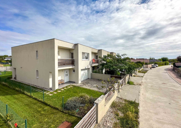 PREDAJ 4 izb rodinného domu s garážou, Tri Vody I., Malinovo