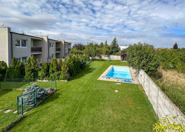 PREDAJ 4 izb rodinného domu s garážou, Tri Vody I., Malinovo