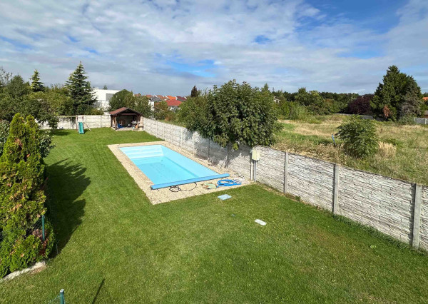 PREDAJ 4 izb rodinného domu s garážou, Tri Vody I., Malinovo