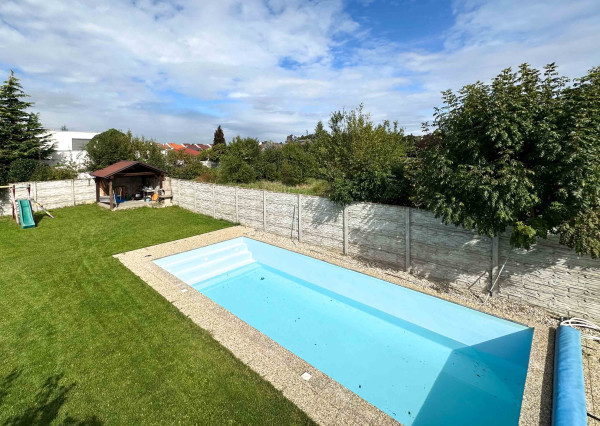 PREDAJ 4 izb rodinného domu s garážou, Tri Vody I., Malinovo