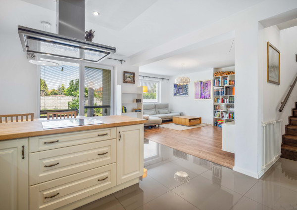 PREDAJ 4 izb rodinného domu s garážou, Tri Vody I., Malinovo