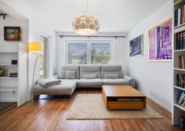 PREDAJ 4 izb rodinného domu s garážou, Tri Vody I., Malinovo