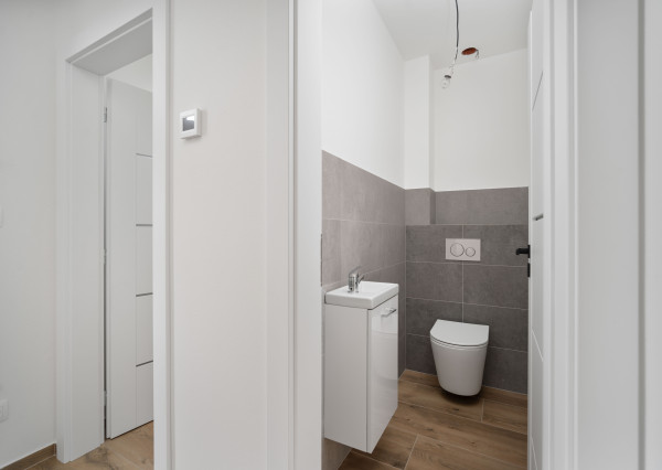 PREDAJ 3 izb. bytov v rodinnom dome, Macov, všetky IS