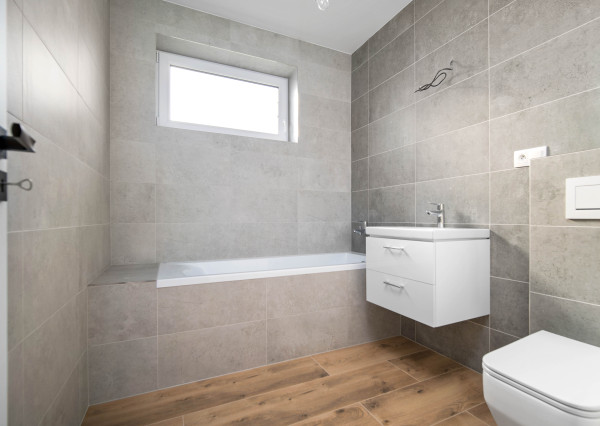 PREDAJ 3 izb. bytov v rodinnom dome, Macov, všetky IS