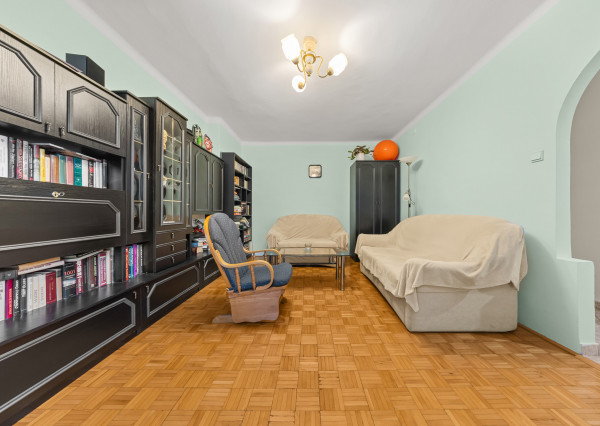 Na predaj PRIESTRANNÝ zrekonštruovaný 2 izbový byt v Šamoríne