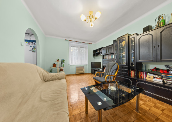 Na predaj PRIESTRANNÝ zrekonštruovaný 2 izbový byt v Šamoríne