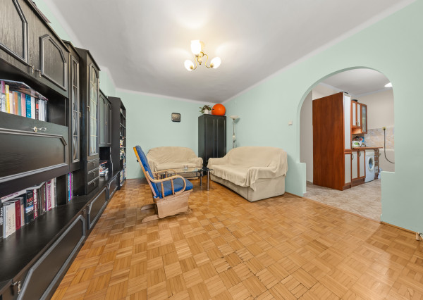 Na predaj PRIESTRANNÝ zrekonštruovaný 2 izbový byt v Šamoríne