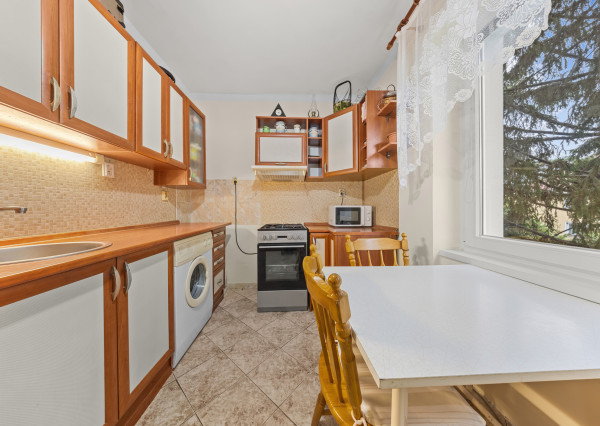 Na predaj PRIESTRANNÝ zrekonštruovaný 2 izbový byt v Šamoríne