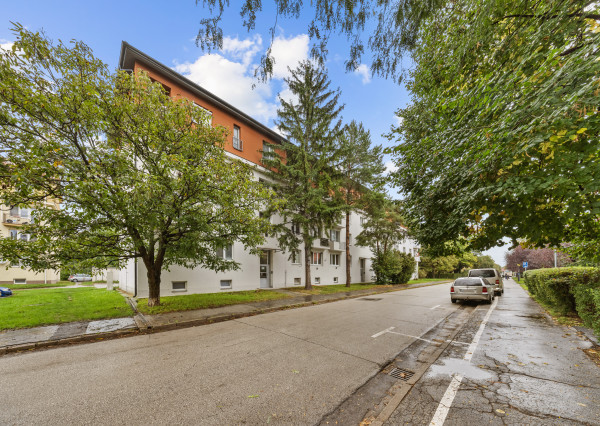 Na predaj PRIESTRANNÝ zrekonštruovaný 2 izbový byt v Šamoríne